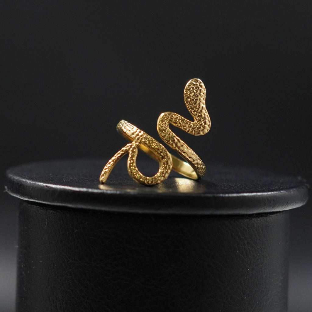 Anillo Serpiente Dorado Largo Acero